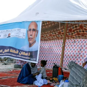 موريتانيا تصوت: الغزواني يطمح لولاية ثانية في ظل أزمات أمنية