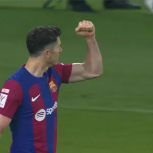 فيديو | ليفاندوفسكي يسجل هدف برشلونة الثالث أمام فالنسيا