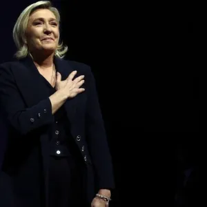 انتخابات فرنسا: اليمين المتطرف يتصدر.. ومعسكر ماكرون يحل ثالثاً