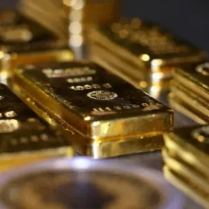 الذهب يواصل مكاسبه ويرتفع مع تراجع الدولار