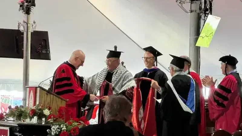 كلية بارد في نيويورك تمنح رئيس جامعة القدس البروفيسور عماد أبو كشك الدكتوراه الفخرية في الآداب الإنسانية