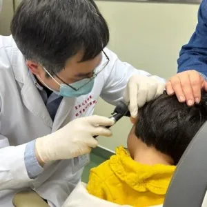 العلاج الجيني يعيد السمع لطفل أصم