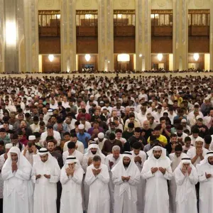 100 ألف مصلٍ التمسوا ليلة القدر في المسجد الكبير