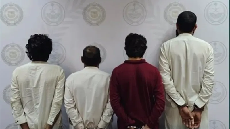 القبض على 3 مقيمين ووافد بتأشيرة زيارة في  جدة لترويجهم الشبو المخدر