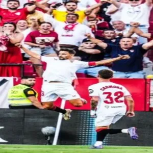 الدوري الإسباني.. إشبيلية يحقق فوزه الأول.. وإسبانيول ينتصر على ألافيس