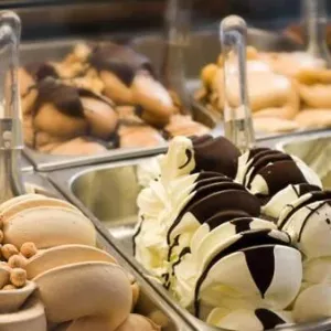 مقترح قانون لحظر تناول المثلجات في مدينة إيطالية ليلاً
