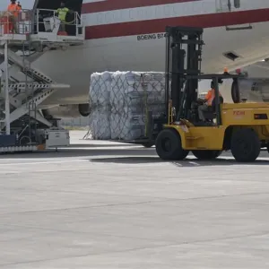 الإمارات ترسل الطائرة الـ238 بحمولة 90 طناً لإغاثة غزة