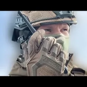 شاهد: فيديو يُظهر توجيه طائرات هجومية روسية بمساعدة مراقبين جويين ضد أهداف في أفدييفكا