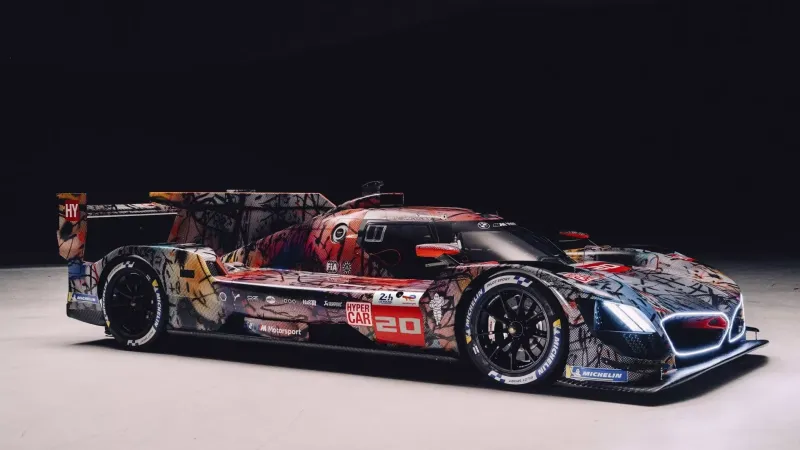 بي إم دبليو M Hybrid V8 Art Car سيارة فنيّة ستشارك في سباق التحمل