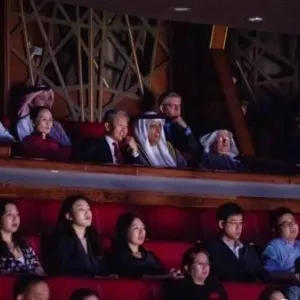 سعود بن صقر يشهد عروض فرقة الباليه الوطنية الصينية على مسرح دبي أوبرا