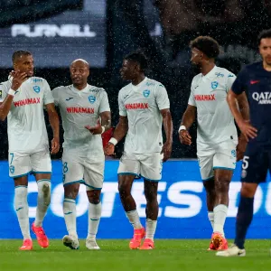 الاحتفال يتأجل   لوهافر يؤجل تتويج باريس سان جيرمان بلقب الدوري الفرنسي بتعادله معه 3 - 3 في ملعب حديقة الأمراء