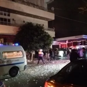 غارات إسرائيلية تستهدف منازل في بلدة صديقين جنوب لبنان وأنباء عن سقوط قتيلين (فيديو)
