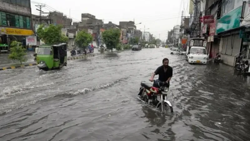 مصرع 17 شخصا وإصابة آخرين نتيجة الأمطار في باكستان
