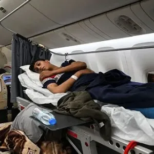 الدفعة الـ17 من الأطفال الجرحى ومرضى السرطان الفلسطينيين تصل أبوظبي