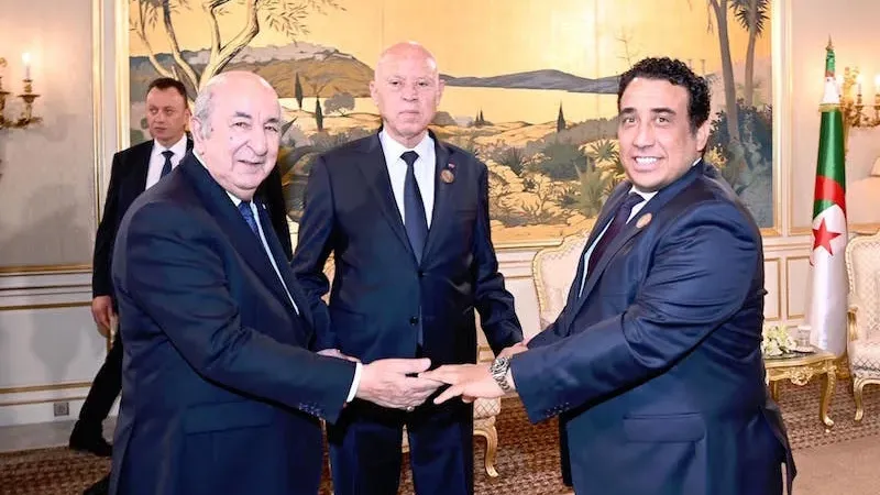 دبلوماسي سابق يستهجن "قمة تونس"