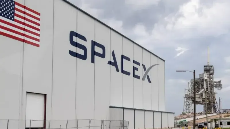 سبيس إكس تعتزم بيع وصلات ليزر لمزودي الأقمار الصناعية لتنويع إيراداتها
