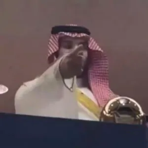 السعودية.. فيديو إشارة من محمد بن سلمان ترفع مشجعا للمنصة بمباراة الهلال والنصر وتثير تفاعلا