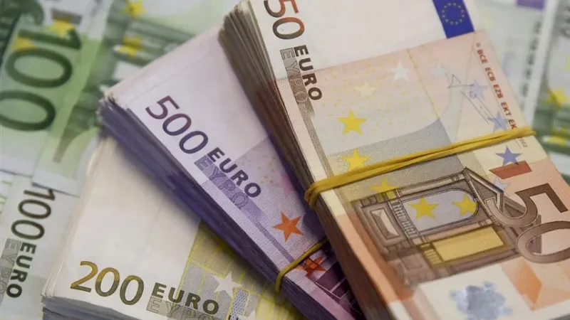 اليورو يرتفع بعد تقدّم اليمين المتطرف في انتخابات فرنسا