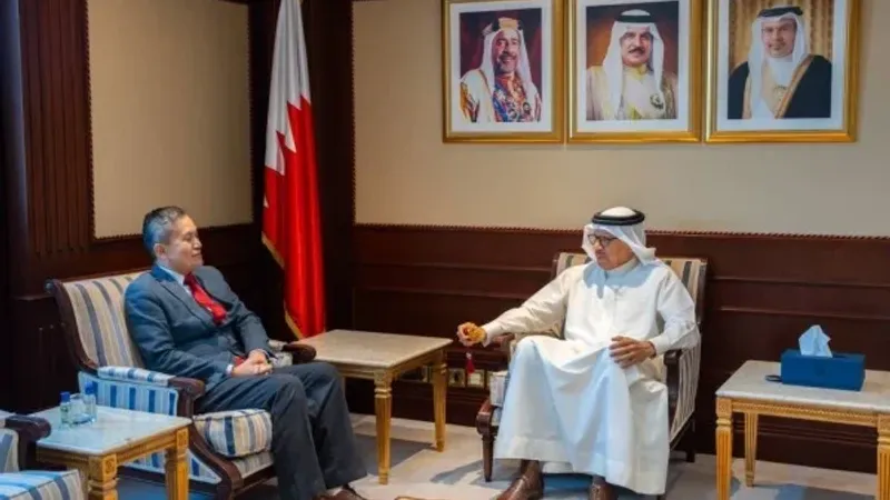 بحث تعزيز التعاون الاقتصادي بين البحرين وسنغافورة