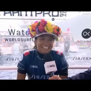 فوز أول امرأة تاهيتية ببطولة الدوري العالمي لركوب الأمواج