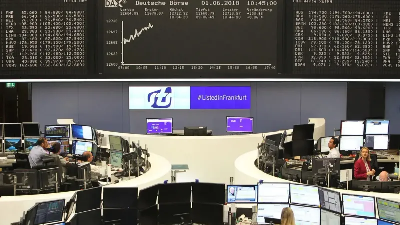 الأسواق الأوروبية تغلق على ارتفاع طفيف بقيادة أسهم السفر والتعدين