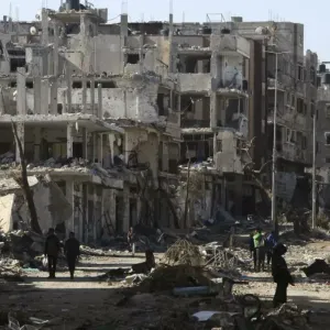إزالة 37 مليون طن من الحطام المليء بالقنابل في غزة قد تستغرق 14 عامًا https://arabic.euronews.com/2024/04/27/gaza-removing-37-million-tons-of-bomb-fil...