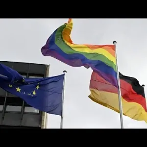 في اليوم العالمي لمناهضة رهاب المثلية.. علم قوس قزح يرفرف فوق مبنى البرلمان الألماني