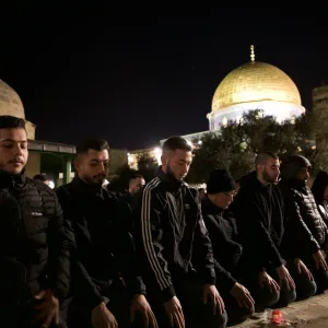 50 ألف فلسطيني يؤدون صلاتي العشاء والتراويح في المسجد الأقصى رغم قيود الاحتلال