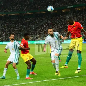 بالصور.. المنتخب الوطني ينهي شوطه الأول أمام غينيا بالتعادل السلبي