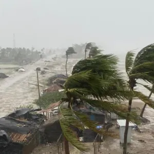 آخر تطوارت الإعصار المداري "رمال" في خليج البنغال