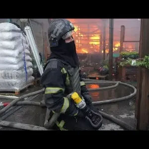 شاهد: روسيا توسّع الهجوم على خاركيف وأوكرانيا تنشر صوراً لآثار الدمار بالمدينة