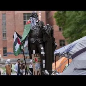 الناشطون المؤيدون للفلسطينيين يواصلون الاحتجاجات في جامعة كولومبيا للمطالبة بوقف إطلاق النار في غزة