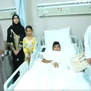 أعضاء البرلمان الإماراتي للطفل والمتطوع الصغير يزورون أطفال غزة في خليفة الطبية وبرجيل