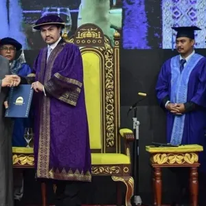 جامعة العلوم الإسلامية الماليزية تمنح شيخ الأزهر الدكتوراه الفخرية