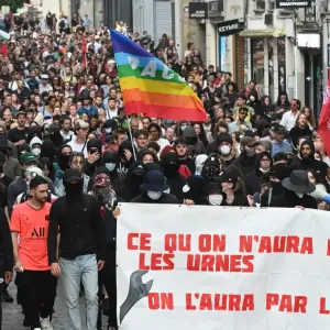 فرنسا- مظاهرات ضد اليمين المتطرف ودعوات لتشكيل ائتلاف ضده