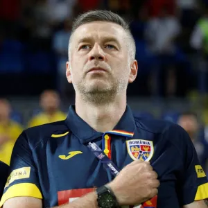 مدرب رومانيا: سنقاتل في كل متر داخل الملعب أمام أوكرانيا
