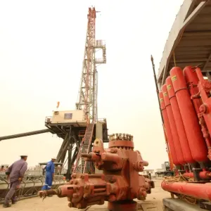 شركات صينية تفوز بمزيد من عقود التنقيب عن النفط والغاز في العراق