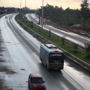سوريا.. مصرع 4 أشخاص وإصابة العشرات بحادث مروري على طريق دمشق حمص (صور)