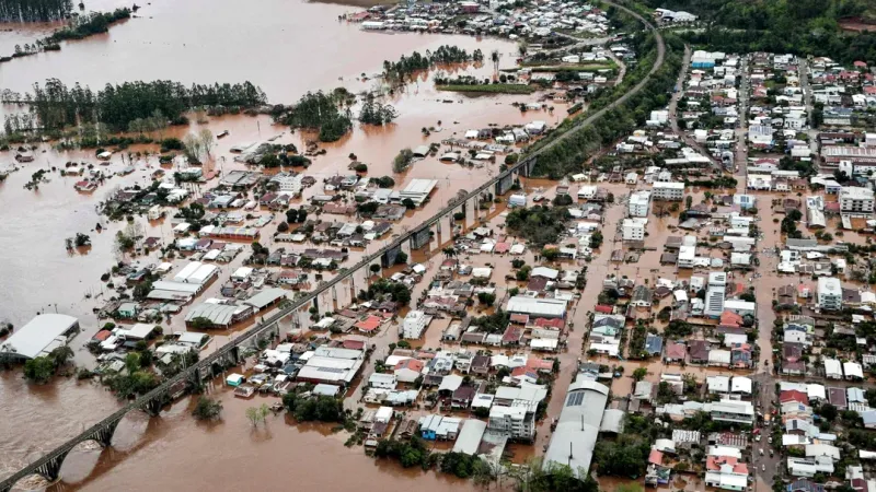 وفاة 39 شخصاً في فيضانات بجنوب البرازيل