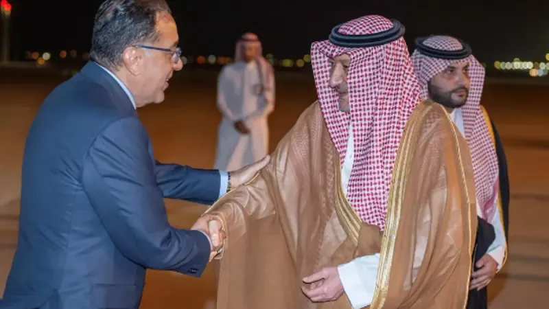 رئيس الوزراء المصري يصل الرياض استعدادا للمشاركة في اجتماع المنتدى الاقتصادي العالمي