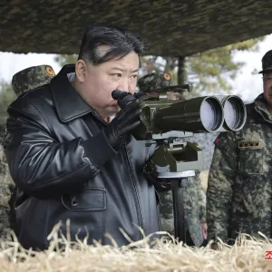 زعيم كوريا الشمالية يشرف على مناورة تحاكي «هجوماً نووياً مضاداً»