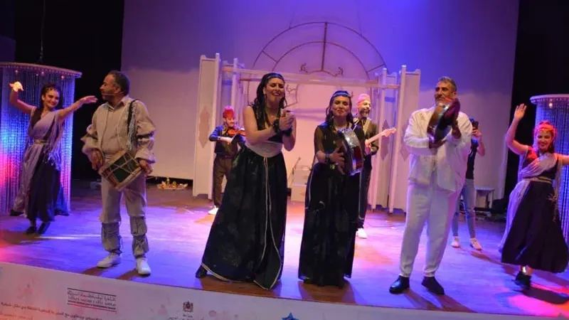 مسرحية "الفيشطة"’ تنال الإشادة بأزيلال