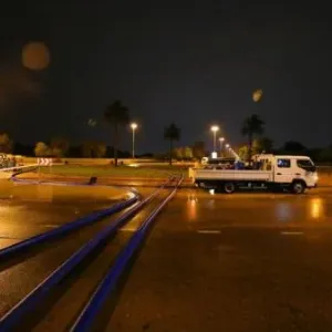 «البلديات والنقل في أبوظبي» تواصل جهودها لمعالجة آثار الحالة الجوية في الإمارة