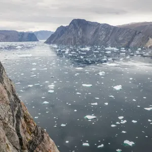 هذا الرجل تسلق أعلى الصخور في غرينلاند لمعرفة آثار التغير المناخي