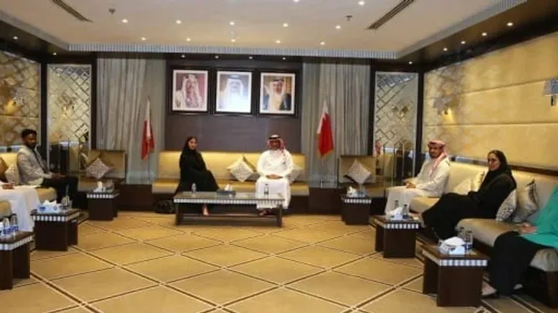 وكيل وزارة شؤون الشباب يبحث التعاون مع مركز مناظرات البحرين