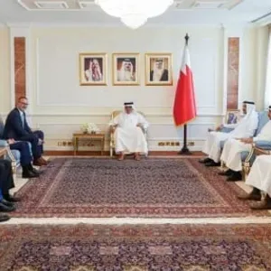 وزير الخارجية يستقبل عدد من السفراء المعتمدين لدى البحرين