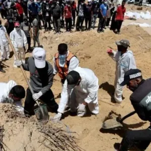 مفوض حقوق الإنسان يشعر "بالذعر" من تقارير المقابر الجماعية في مستشفيات غزة