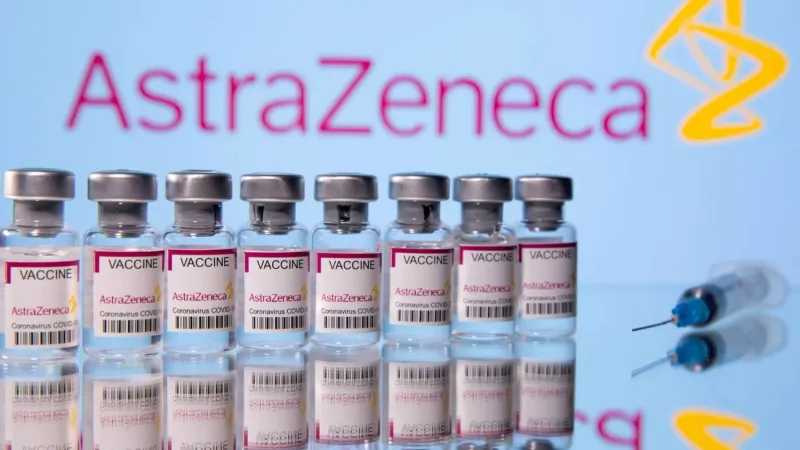 «أسترازينيكا»» تعترف لأول مرة بآثار جانبية نادرة للقاحها ضد «كورونا»