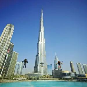 «سماء دبي» تشهد أول بطولة للبدلات النفاثة في العالم