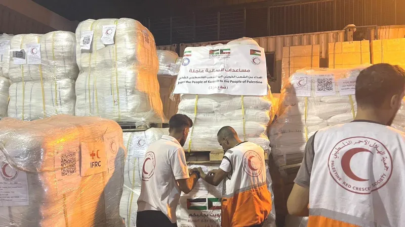 جمعية الهلال الأحمر الكويتي: دخول 40 طناً من الطحين إلى قطاع غـزة لمساعدة آلاف النازحين الفلسطينيين